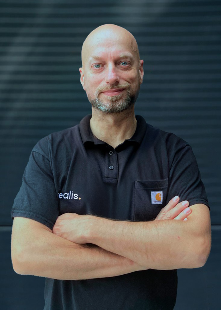 Zoltan_Realis_Studio